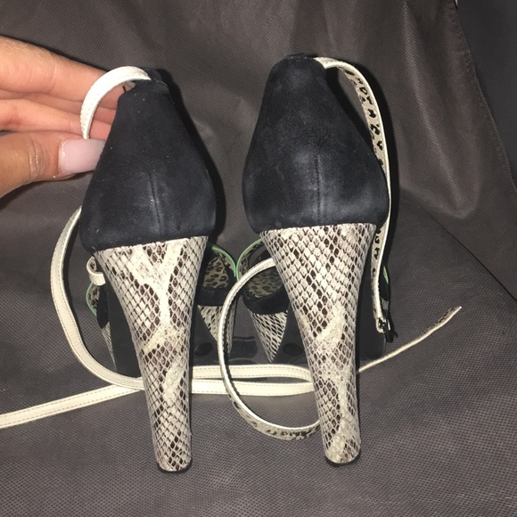 Steve Madden faux snakeskin platform heels - Picture 3 of 3